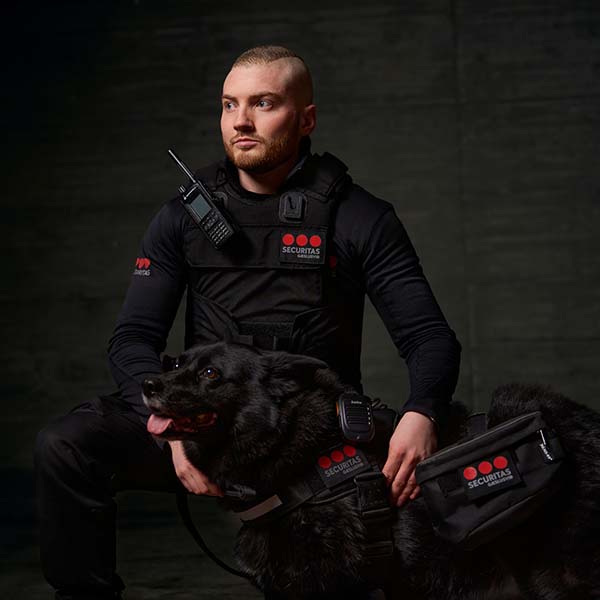 Sérhæfð gæsla öryggisgæsla hjá Securitas öryggisvörður og öryggisgæsluhundur